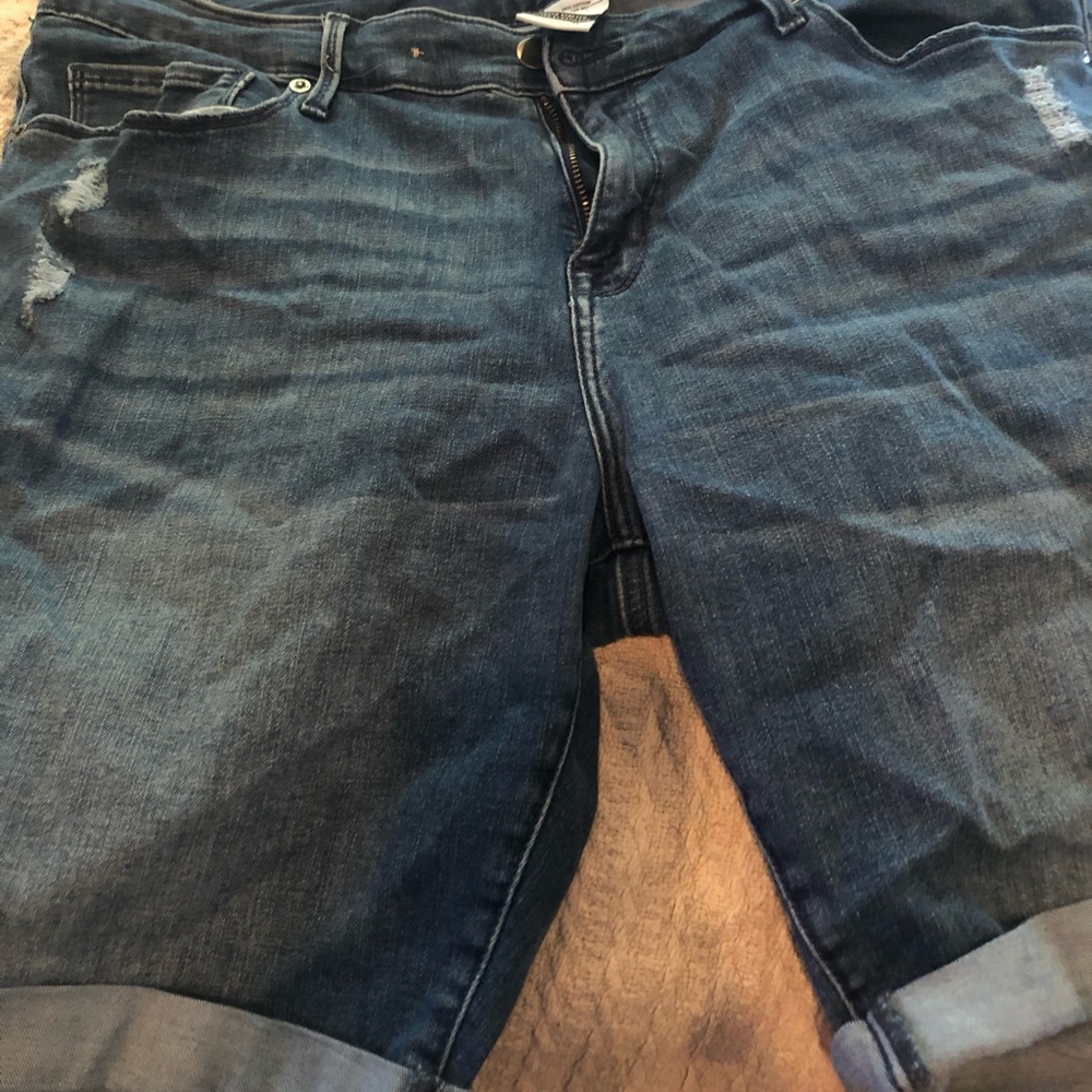 Ava & Viv Distressed shorts